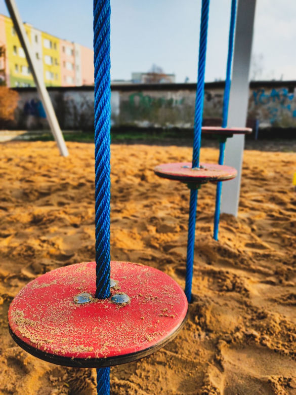 Szkoła Podstawowa nr 4 w Kaliszu ma nowy plac zabaw! Dzieci będą zachwycone [ZDJĘCIA]