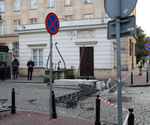 Ciężarówka zniszczyła zabytkową bramę wjazdową na teren Kancelarii Prezydenta