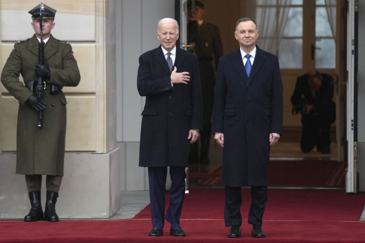 Powitanie prezydenta Joe Bidena przez Andrzeja Dudę