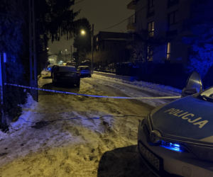 Tajemniczy atak w Ursusie. Mężczyzna raniony nożem w pośladek, sprawcy brak