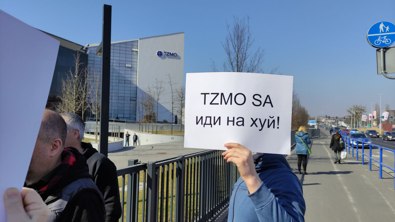 Protest pod siedzibą TZMO. Co dalej z Toruńskimi Zakładami Materiałów Opatrunkowych w Rosji?
