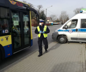 Tarnowscy policjanci kontrolują miejskie autobusy. Nie chodzi o sprawdzanie biletów! 