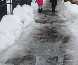 Robię „X”  na podeszwie i nie martwię się ślizgawicą. Każdy ma to w domu