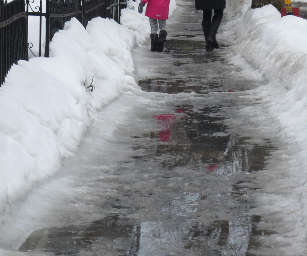 Robię „X”  na podeszwie i nie martwię się ślizgawicą. Każdy ma to w domu