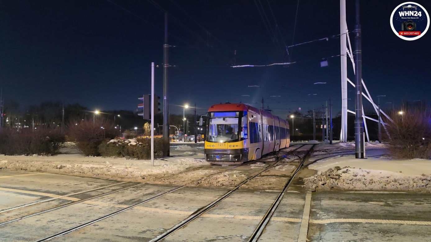 Wykolejenie tramwaju linii nr 28 na rondzie Zgrupowania AK "Radosław" w kierunku dworca Gdańskiego