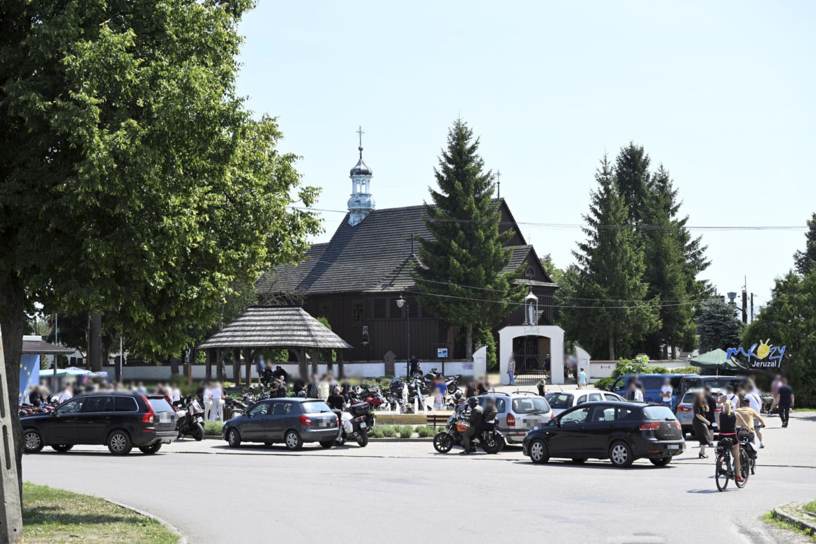 Tak zmienił się kościół z kultowego Rancza. Aktorzy zbierali na remont