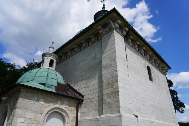To miasto w woj. świętokrzyskim ma jeden z najpiękniejszych rynków. Czaruje też zabytkową kaplicą