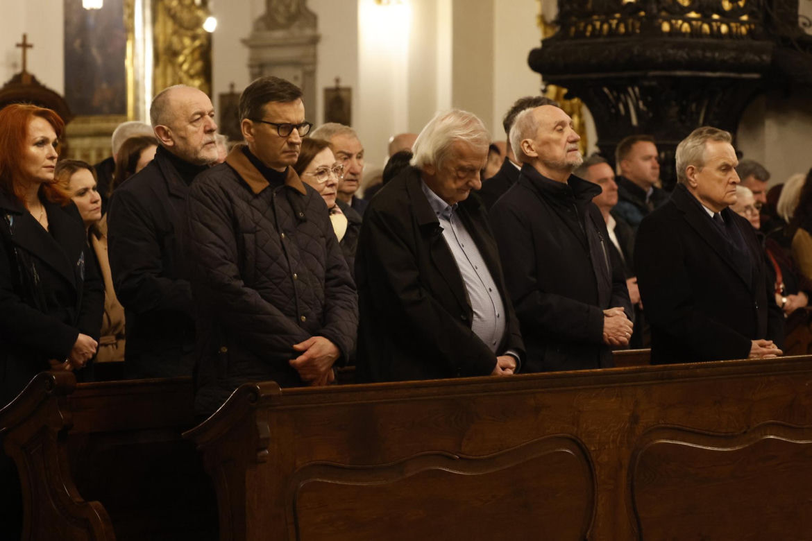 Jarosław Kaczyński z posłami na mszy św. w intencji Barbary Skrzypek