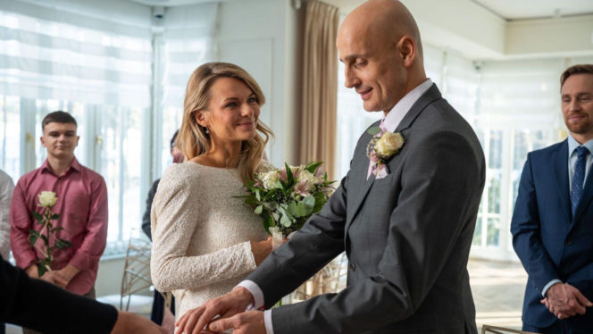 Na dobre i na złe odc. 988. Agata Woźnicka (Emilia Komarnicka), Rafał Konica (Robert Koszucki)