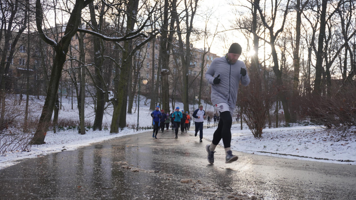 Parkrun w stolicy woj. lubelskiego. Pierwsza sobota 2025 roku na sportowo w Ogrodzie Saskim w Lublinie. Zdjęcia