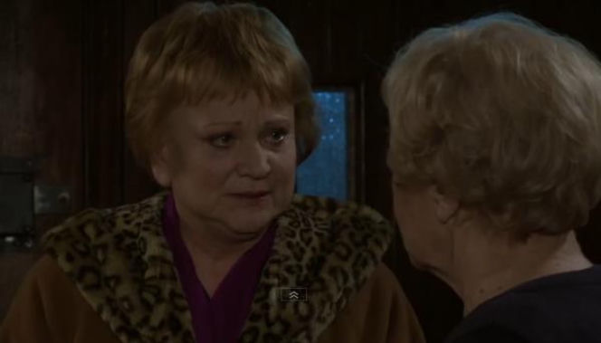 M jak miłość odc. 1072. Barbara Mostowiak (Teresa Lipowska), Zośka Kisielowa (Małgorzata Różniatowska)