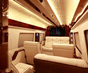 Mercedes Sprinter zmieniony w luksusowy salon