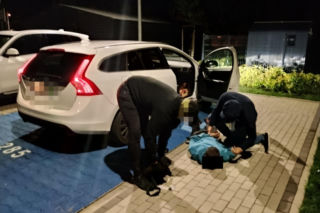 „Kobra” gryzie złodziei. Byli poszukiwani. 29-latek i 34-latek wpadli, gdy wysiedli z kradzionego Alfa Romeo
