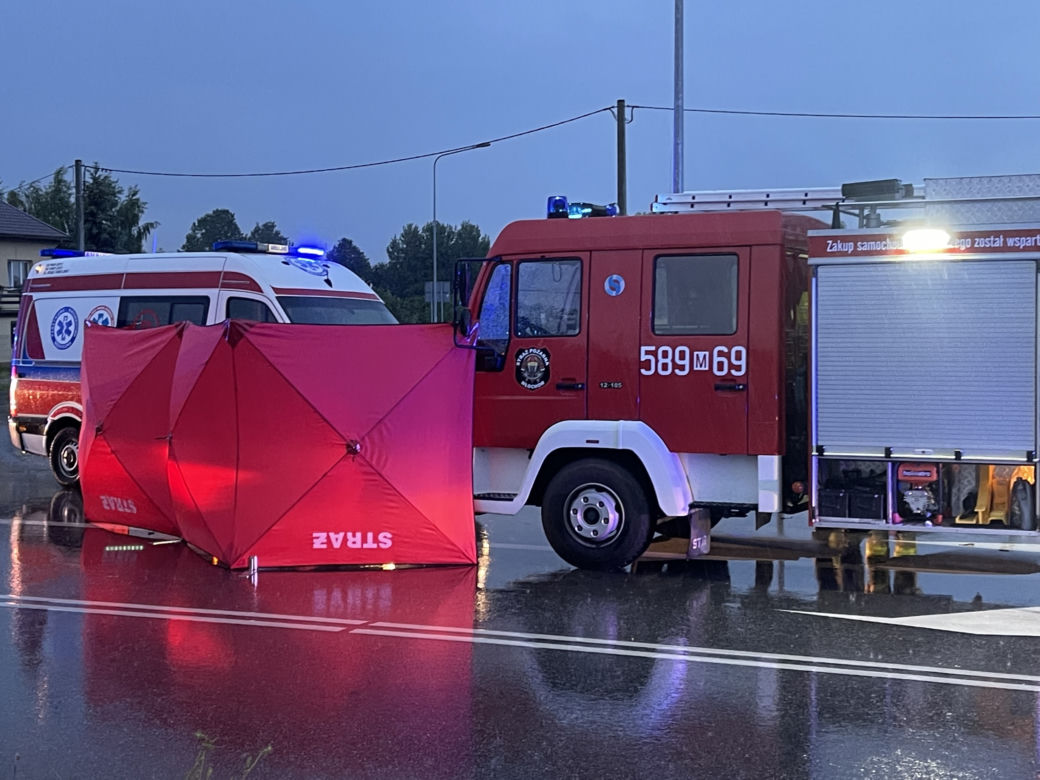 Dramatyczny wypadek w Starej Wsi. Motorowerzysta wymusił pierwszeństwo. Zmarł w szpitalu