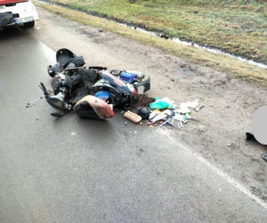 Augustów. Tragiczny wypadek. Skuter wjechał pod ciężarówkę. Mężczyzna nie żyje