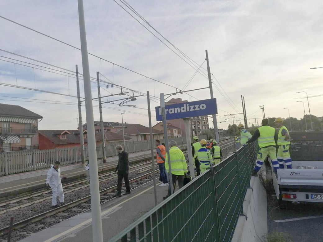 Rozpędzony pociąg zabił pięć osób. Zwłoki w promieniu 300 metrów 