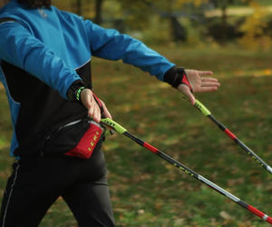 Nordic walking ćwiczenie 4: uruchomienie obręczy barkowej