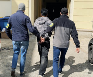 9 osób zatrzymanych, w tym 6, wobec których wszczęto procedurę wydalenia z Polski - to bilans akcji policji w centrum handlowym w Wólce Kosowskiej