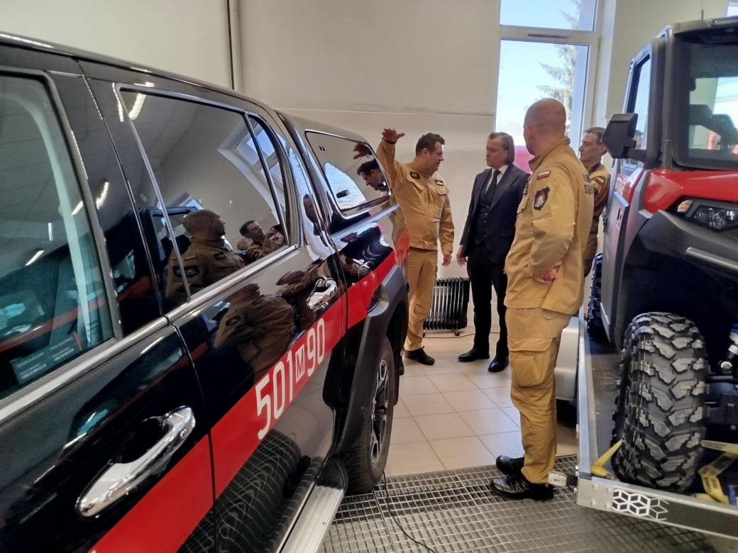 Nowy sprzęt trafi do strażaków z Siedlec, Łosic, Makowa Mazowieckiego, Ostrołęki, Ostrowi Mazowieckiej, Pułtuska, Sokołowa Podlaskiego, Węgrowa i Wyszkowa