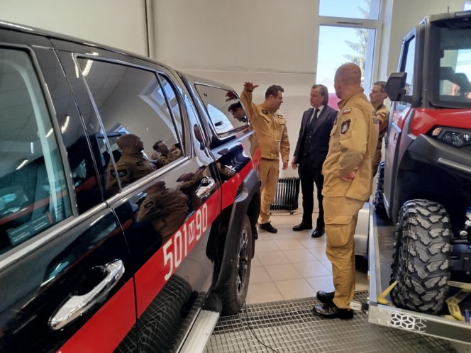 Nowy sprzęt trafi do strażaków z Siedlec, Łosic, Makowa Mazowieckiego, Ostrołęki, Ostrowi Mazowieckiej, Pułtuska, Sokołowa Podlaskiego, Węgrowa i Wyszkowa