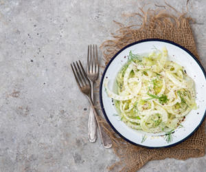 Azjatycka surówka z fenkułem, którą robię w 10 minut. Idealna do obiadu