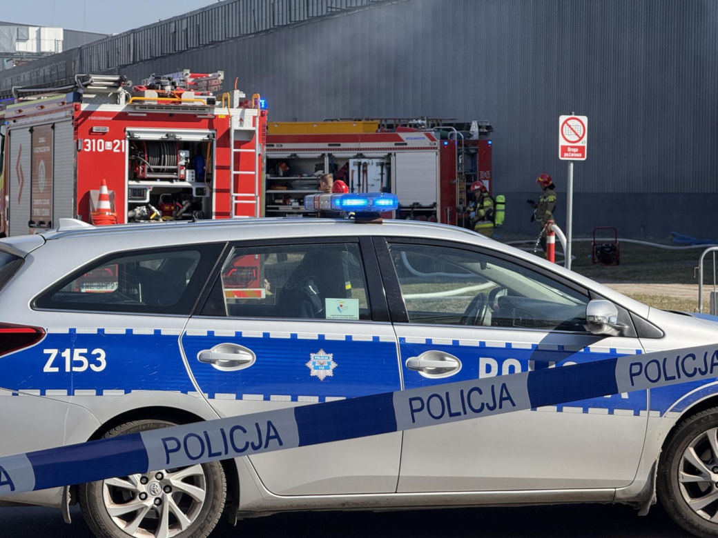 Płonie duża hala w Warszawie! Kolejny pożar w stolicy. Na miejscu wszystkie służby	