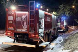 Tragiczny pożar w Rabce-Zdroju. Nie żyje 81-letnia kobieta, są ranni, w tym bohaterski policjant