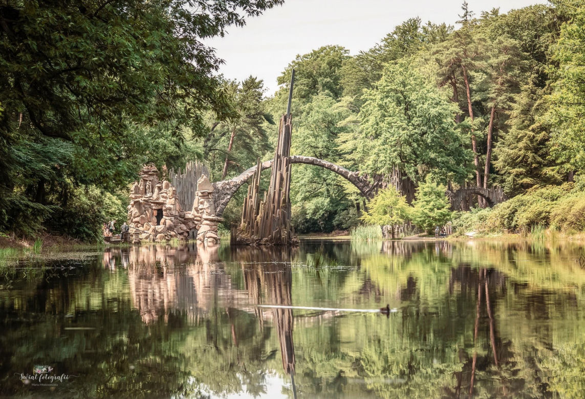 Przepiękne miejsce z odznaczeniem UNESCO blisko granicy polsko-niemieckiej. Zobaczcie jak wygląda Park w Mużakowie