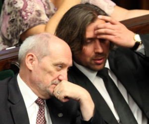 Antoni Macierewicz chce powrotu agenta Tomka do PiS?