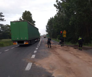 Zderzenie dwóch TIRów na drodze krajowej nr 74. Wszystko przez nieuwagę 