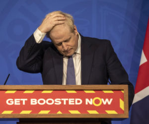 Winne piątki w siedzibie premiera Wielkiej Brytanii. Boris Johnson znienawidzony. Odejdzie?