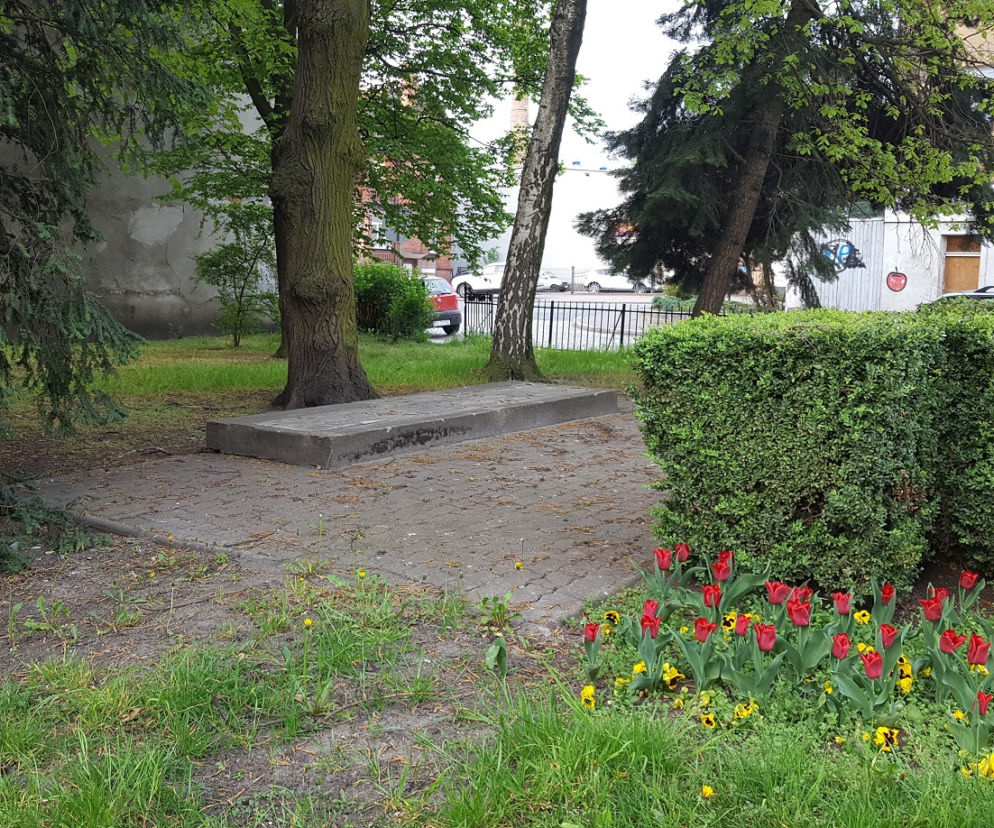 Co ze skwerem na skrzyżowaniu ulicy Starozamkowej i Lipowej w Lesznie? 