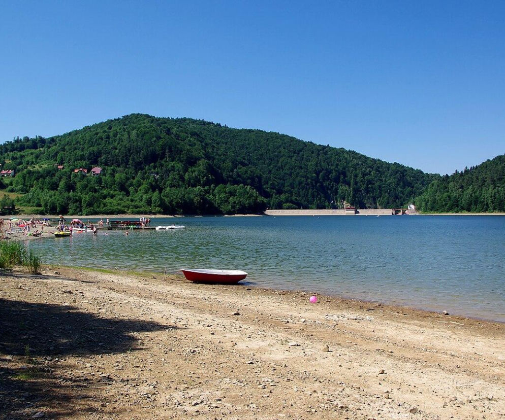 Mieszkańcy przerażeni brakiem wody w jeziorze. Zbiornik grał w filmie Ogniem i mieczem