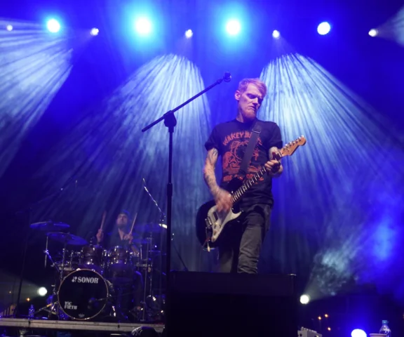 Przeszłość, teraźniejszość i przyszłość Dziwnej Wiosny na epickim rockandrollo! Szczegóły nowej trasy koncertowej