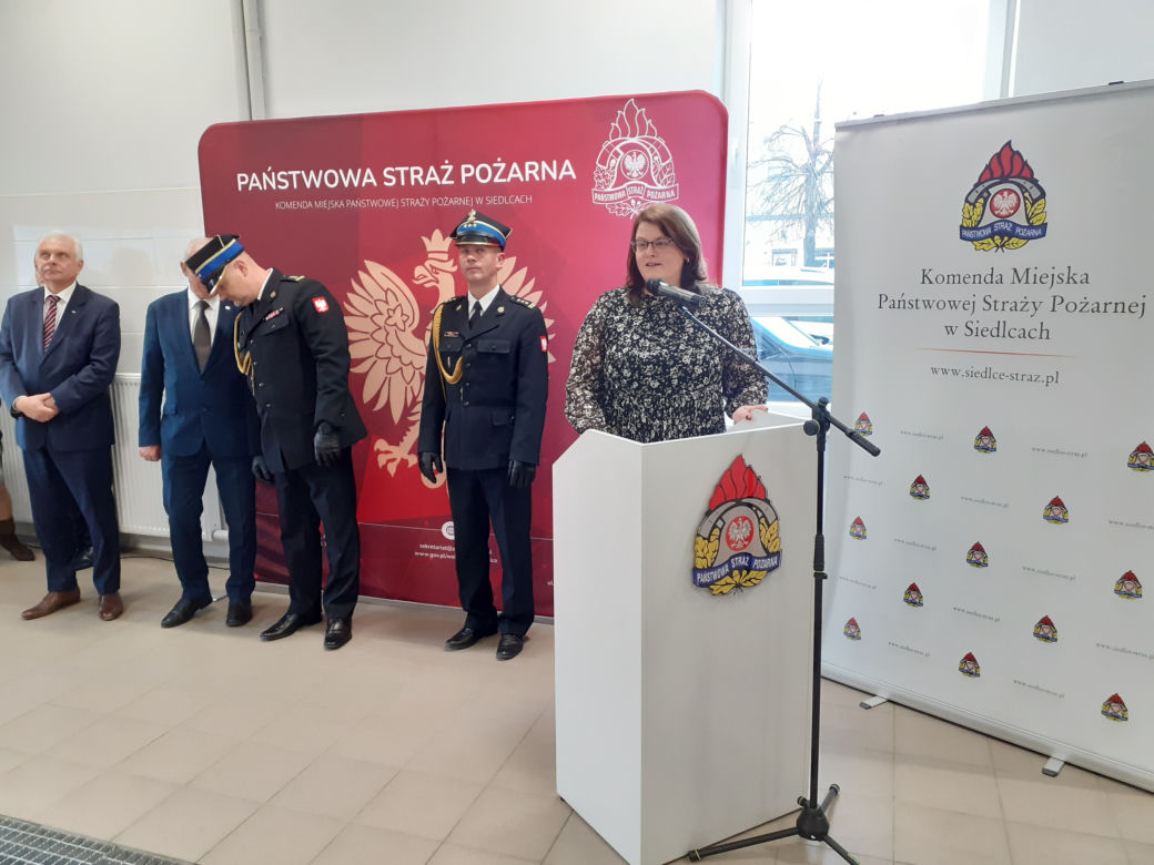 Przekazanie promes dla młodzieżowych drużyn strażaków ochotników w KM PSP w Siedlcach
