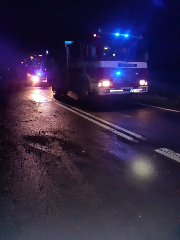 Zmasakrowane auto pod Płockiem! Umierał na ich oczach, ale nie poddali się (ZDJĘCIA]