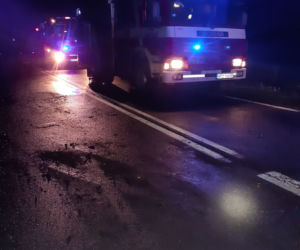 Zmasakrowane auto pod Płockiem! Umierał na ich oczach, ale nie poddali się (ZDJĘCIA]