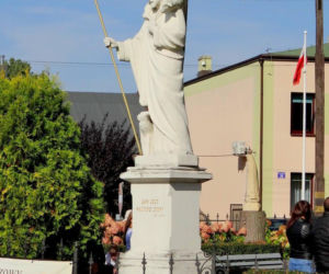 To jedno z najstarszych miast w woj. łódzkim. Było osadą słowiańską, a później siedzibą biskupów