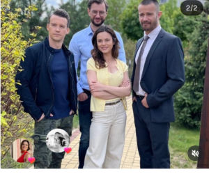 M jak miłość po wakacjach. Jakub Karski (Krzysztof Kwiatkowski), Mariusz (Mateusz Mosiewicz), Kasia (Paulina Lasota), Aleksander Sowiński (Mikołaj Krawczyk) na planie