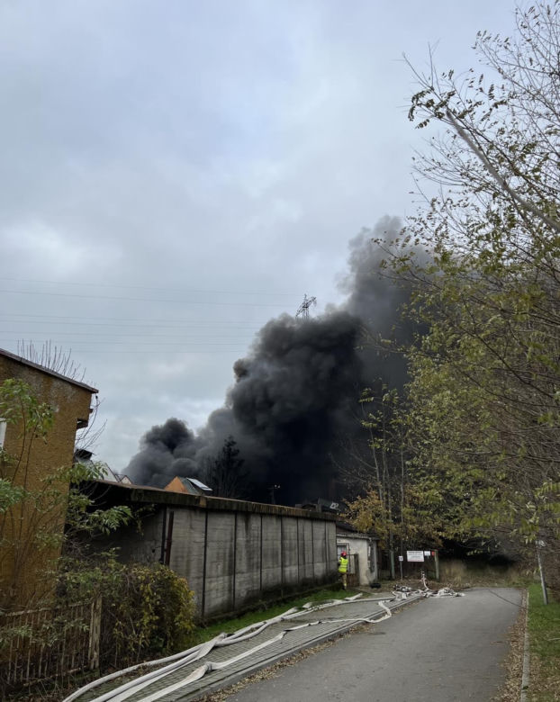 Płonie składowisko niebezpiecznych substancji 