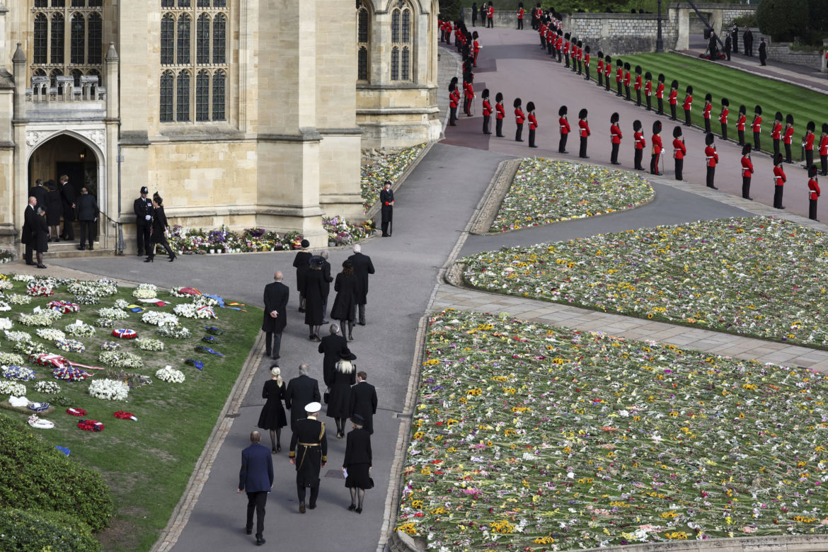 Trumna z ciałem Królowej dotarła do Windsoru