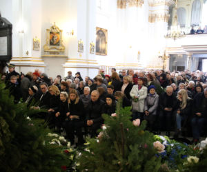 KOŚCIÓŁ I CMENTARZ.