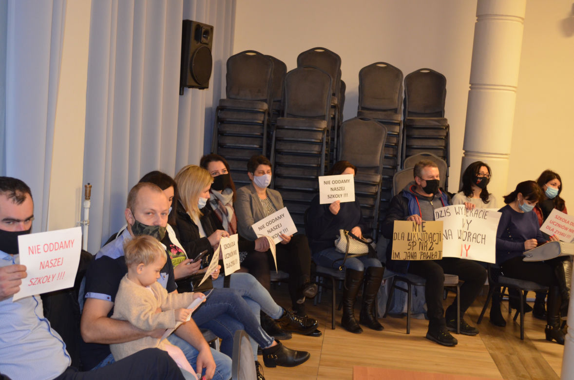 Społeczność z Michałowa wygrała z prezydentem Materkiem. SP nr 2 zostaje