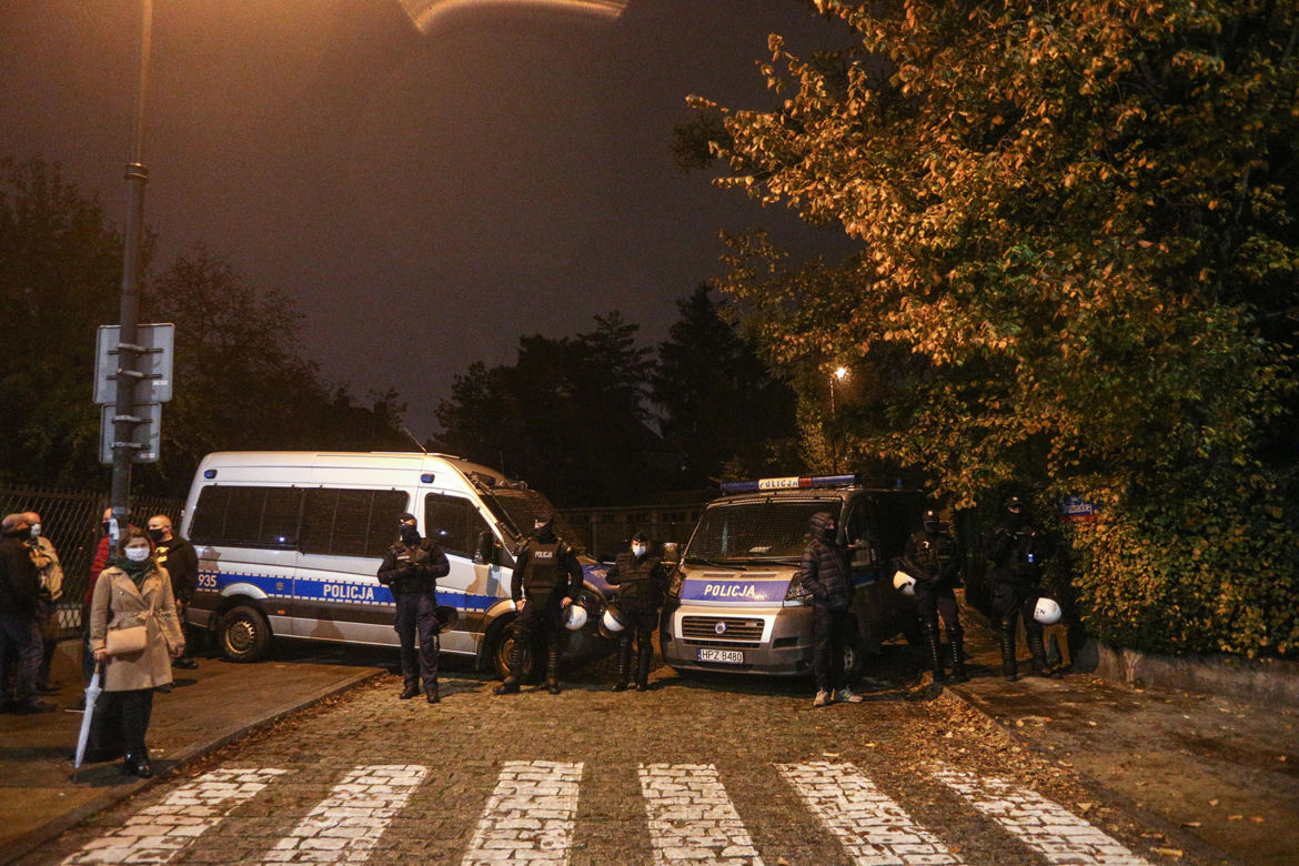 Nocne protesty pod domem Jarosława Kaczyńskiego