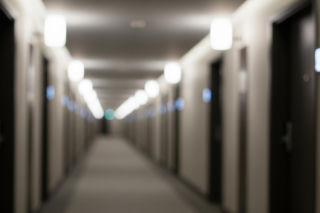 Zgłoszenie molestowania w hotelu. Czy policjantowi grozi odpowiedzialność?