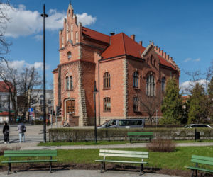 To miasto ma jeden z najpiękniejszych ratuszy w Małopolsce. Jego mieszkańcy od wieków są znani z wielkiej pobożności