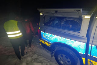 Matka z synem rowerami wybrali się na zakupy. Omal nie zamarzli na śmierć