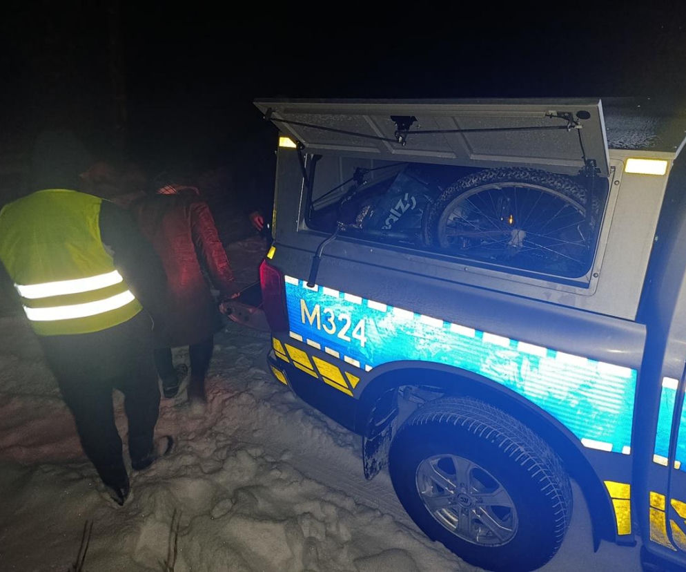 Policjanci uratowali matkę i syna przed wychłodzeniem. Na zewnątrz było -15 stopni