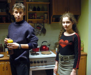 Na dobre i na złe. Tomek Burski (Bartosz Obuchowicz), Julka (Sara Muldner)