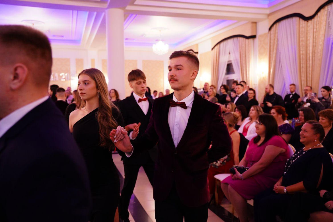 Uczniowie ZSP nr 6 w Siedlcach bawili się na studniówce. Zobacz zdjęcia!